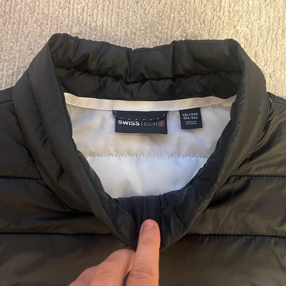 Like New! Swiss Tech Package Puffer Jacket - Picture 2 of 4